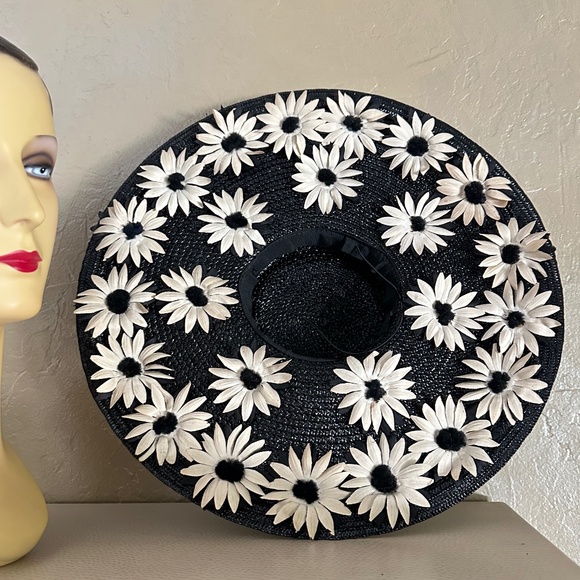 EXCITING 1940s\' BLACK STRAW WIDE BRIM HAT + WHITE FABRIC DAISIES main image 8